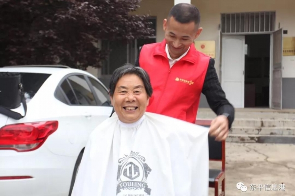 “九九重阳节 浓浓敬老情”东平志愿者为百名老人理发活动圆满举办