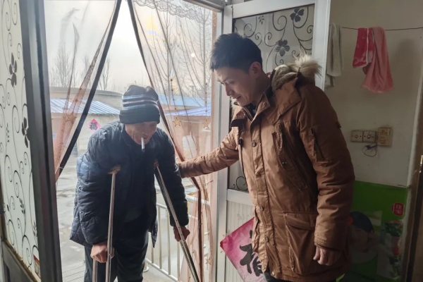 爱心传递，“红色礼包”温暖东平特困老人的心