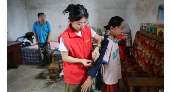 东平信息港公益协会到大羊镇开展困境儿童助学活动