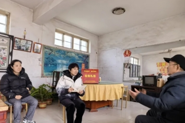 情暖寒冬——东平县“红色礼包”关爱特困老人活动