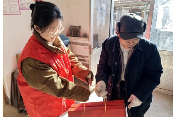 东平信息港公益协会到戴庙镇、商老庄乡开展“红色礼包”关爱特困老人走访活动 ...