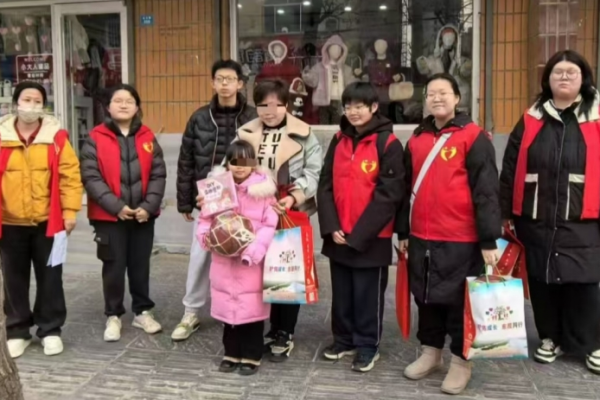 东平信息港公益协会开展“结对进社区、圆梦过大年”活动