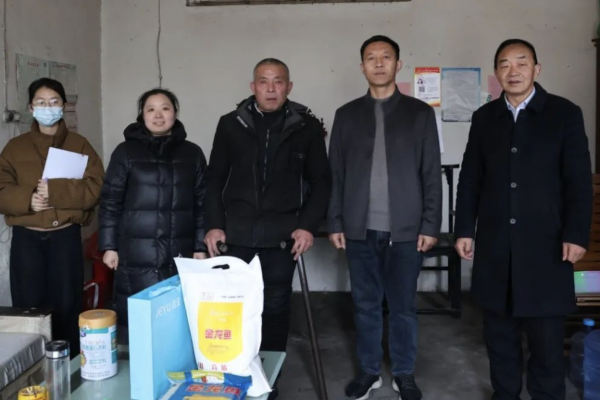 情暖春日，爱心相伴——东平信息港公益协会开展学雷锋关爱困境老人走访活动 ...