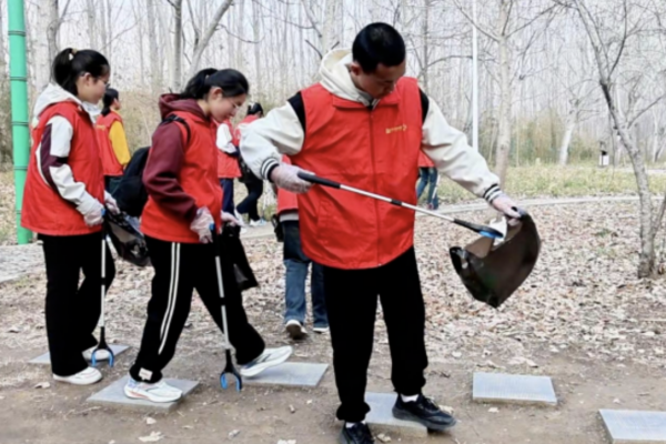 东平信息港公益协会开展“传承雷锋精神 守护碧海蓝天”高中生环保志愿服务活动 ... ...