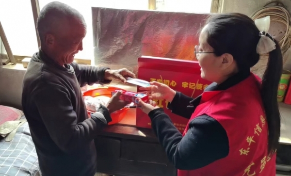 关爱特困老人 传递温暖力量——东平县“红色礼包”关爱特困老人活动走进大羊镇 ...