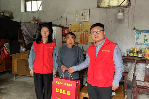 “关爱老人·传递温暖”——东平信息港公益协会开展“红色礼包”关爱特困老人走访活动 ...