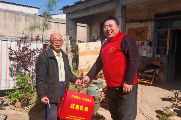 情系特困老人 传递温暖关怀——东平信息港公益协会开展“红色礼包”关爱特困老人活动 ...