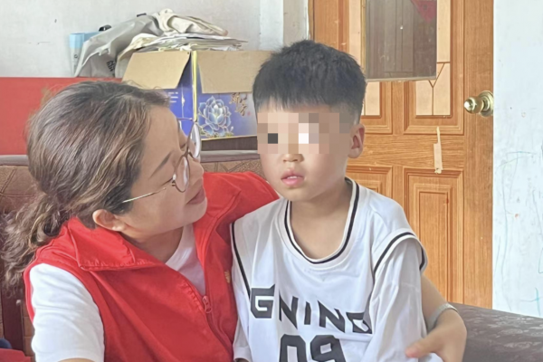 用爱织梦 重沐暖阳“港湾妈妈”点亮困境儿童希望之光