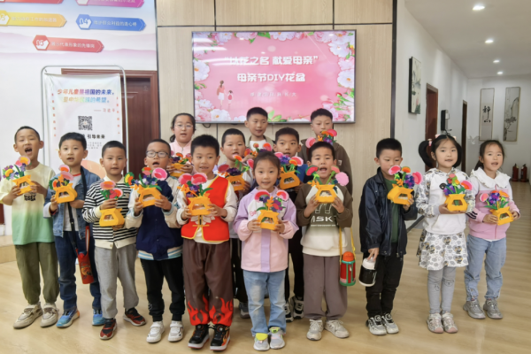东平信息港公益协会“以花之名 献爱母亲”DIY手作活动圆满举行 ...