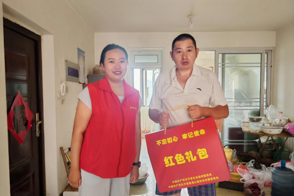 传递红色温暖 情系特困老人—东平信息港公益协会开展“红色礼包”特困老人关爱活动 ...