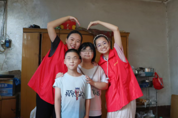 携爱入户·点亮微光——东平信息港妇联“爱心妈妈”开展困境儿童走访活动 ...