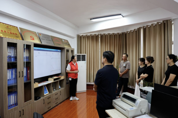 涓流成海·爱润未来——泰安万福泉、君乐宝牛奶99公益节联合捐赠仪式圆满举行 ... ...