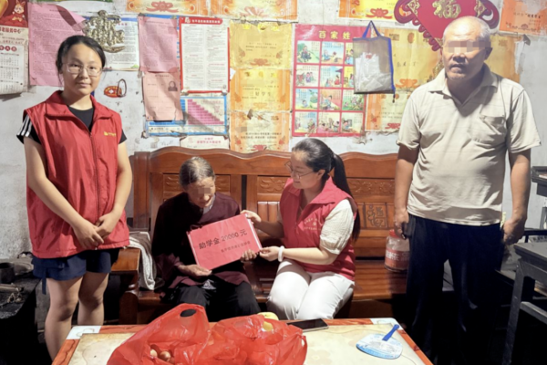 东平信息港公益协会携爱心企业助困境学子求学