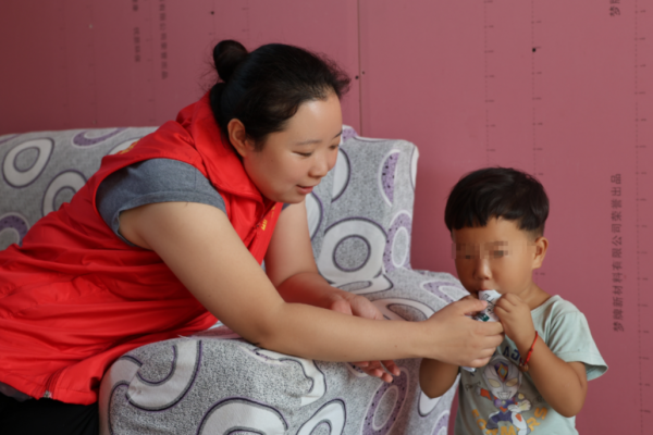 东平信息港公益协会开展“爱心港”困境儿童帮扶活动