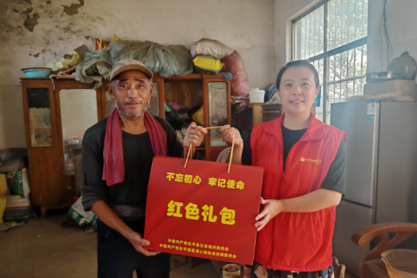 情暖中秋送关怀——东平信息港公益协会开展“红色礼包”特困老人关爱活动 ...