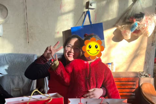 元旦暖心伴成长！“港湾妈妈”志愿者走访慰问困境儿童
