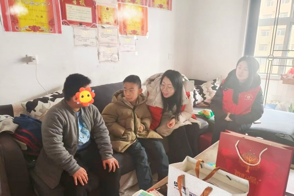 “港湾妈妈”暖童心 志愿护航伴成长