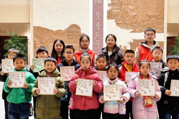 看东平小学士在博物馆把春天“编”进非遗里~